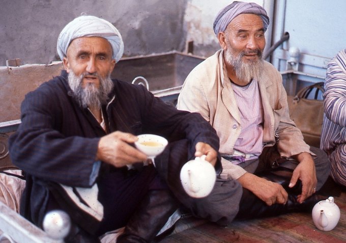 Чайная церемония. СССР, Узбекистан, Самарканд, 1984 год.