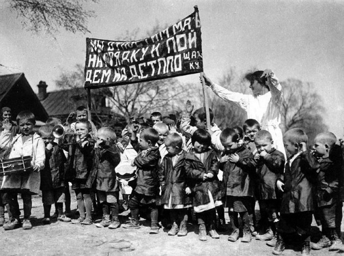 Первые ясли в деревне. СССР, 1928 год. 
