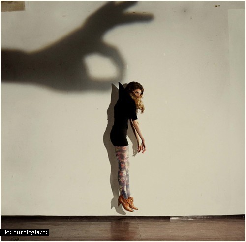 Фотографический проект «Shadow hands» от  Russ и  Reyn