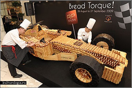 Гоночный автомобиль из хлеба