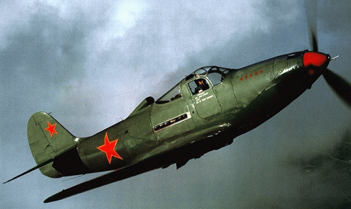 Американский истребитель Bell P-39 Airacobra, поставлявшийся в СССР по ленд-лизу. | Фото: оввакул.рф.