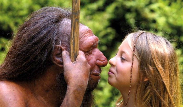 Неандерталец и самка вида «человек разумный». | Фото: io9.gizmodo.com.