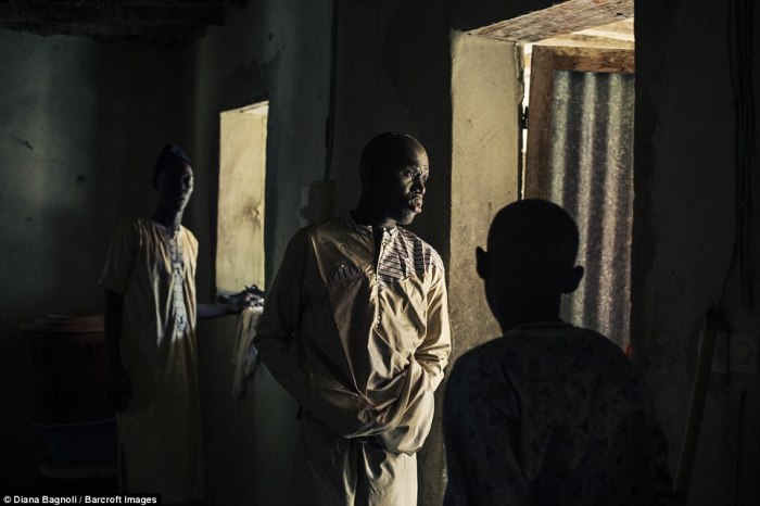 Древний обряд инициации букут до сих пор проводится в Сенегале.