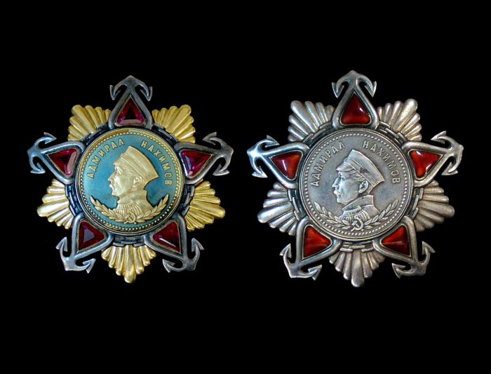 Ордена Нахимова 1-й и 2-й степеней. | Фото: sovietmedals.ucoz.com.