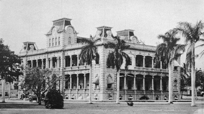 Дворец Иолани в Гонолулу, 1922 год. | Фото: atlasobscura.com.