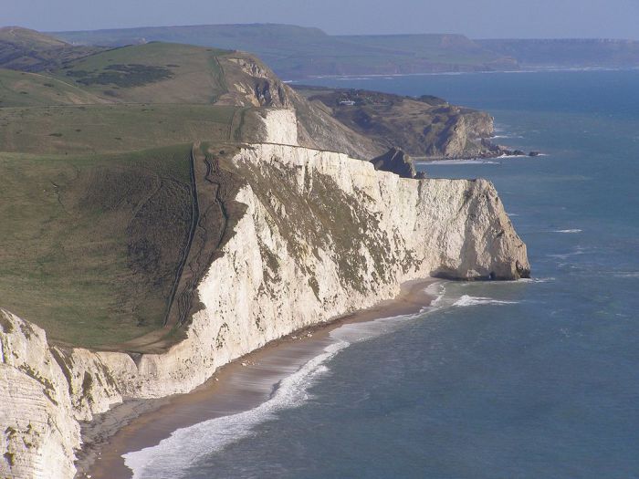 Южное побережье Англии, на котором хорошо изучать геологию и древних динозавров. | Фото: ru.wikipedia.org.