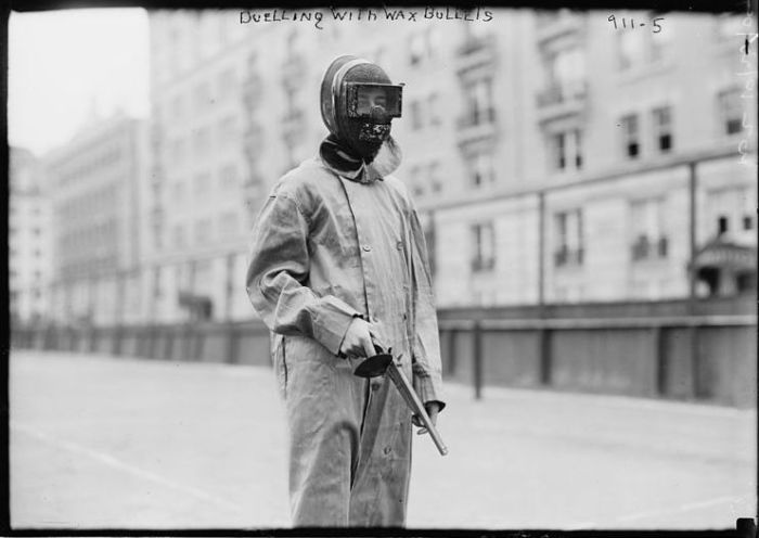 Дуэль восковыми пулями в 1909 году. | Фото: loc.gov.