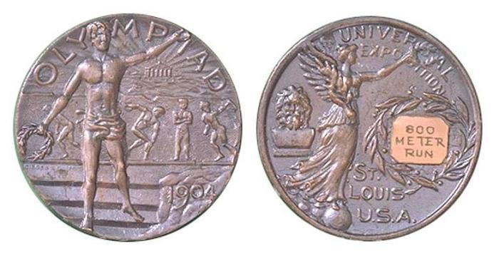 Серебряная медаль Олимпиады в Сент-Луисе за бег на 800 метров. | Фото: ru.wikipedia.org.