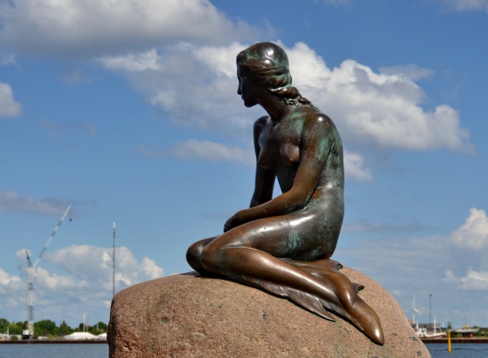 Знаменитая статуя Русалочки. | Фото: two-hitchhikers.ru.