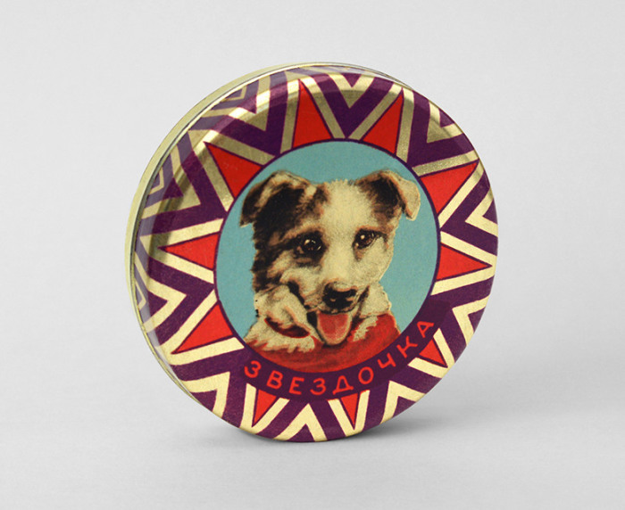 Собака Звездочка на жестяной коробке для конфет, 1960 год.
