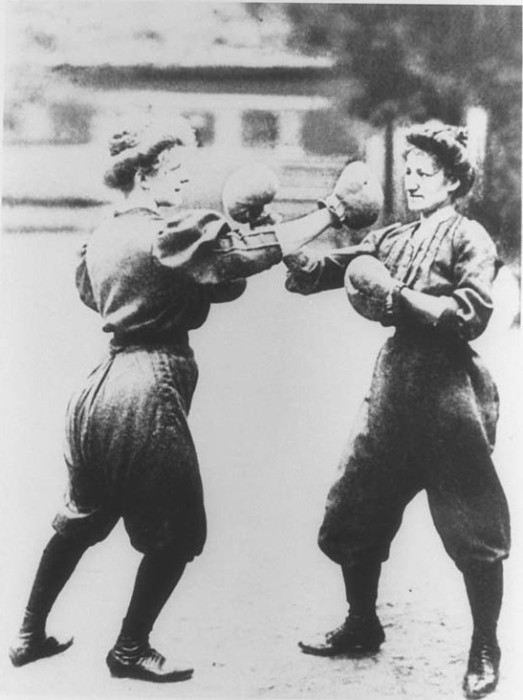 Показательный женский бокс на Олимпиаде в Сент-Луисе, 1904 год. | Фото: historybyzim.com.