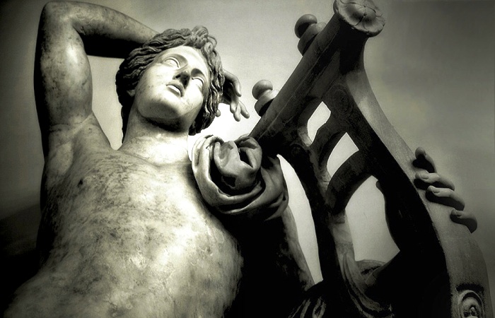 Бог Аполлон, в честь которого устраивали человеческие убийства. | Фото: haikudeck.com.