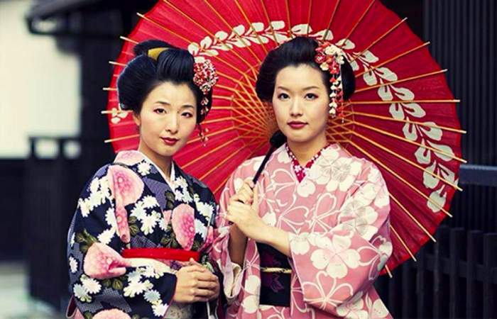 Современные гейши – девушки, которые свято блюдут традиции старой Японии. | Фото: aminoapps.com