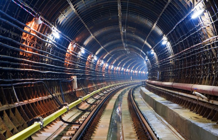 Тоннель современного метро. | Фото: sq.com.ua.