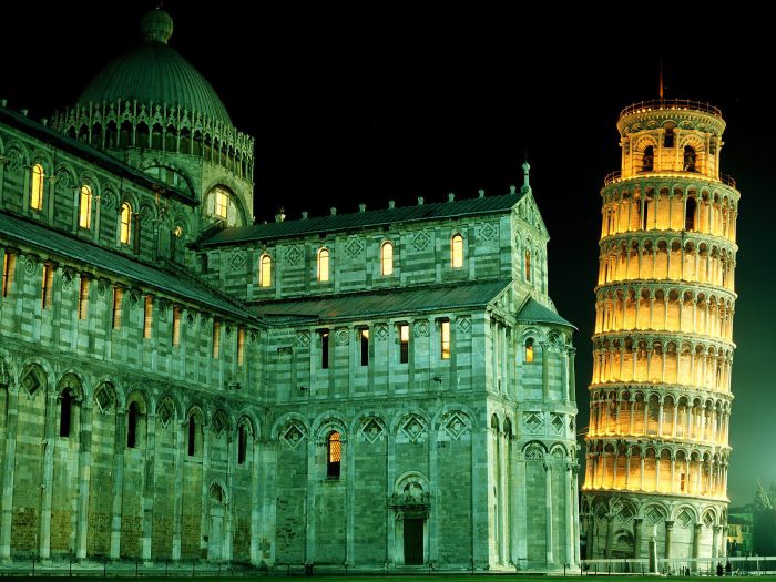 Пизанский собор и падающая башня Пизы. | Фото: miriadna.com.
