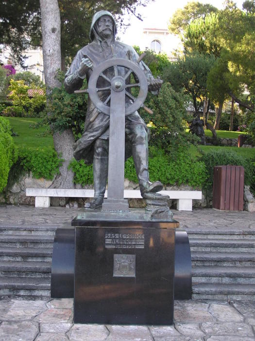 Памятник Альберу I, установленный на одной из улиц Монако. | Фото: ru.wikipedia.org.