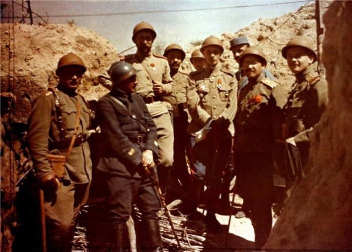 Офицеры экспедиционного корпуса Русской армии во Франции, лето 1916 года. | Фото: en.wikipedia.org.