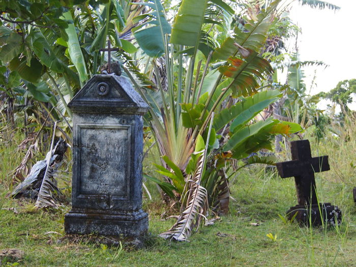 Сохранившиеся надгробия на пиратском кладбище. | Фото: commons.wikimedia.org.