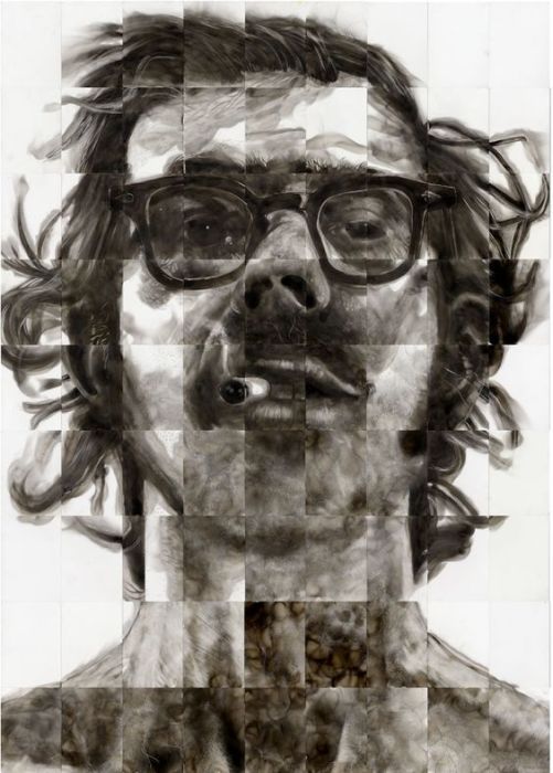 Большой портрет, сложенный из многочисленных рисунков сажей. Стивен Спазук. | Фото: pinterest.com.