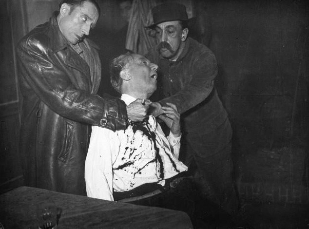 В «Гран-Гиньоле» можно было увидеть, как тихой ночью кого-то зверски убивают, постановка 1937 года. | Фото: commons.wikimedia.org.