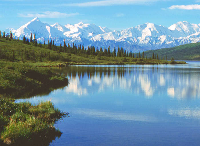 Вид на озеро Вондер Лейк в национальном парке Денали (Аляска). | Фото: ru.wikipedia.org.