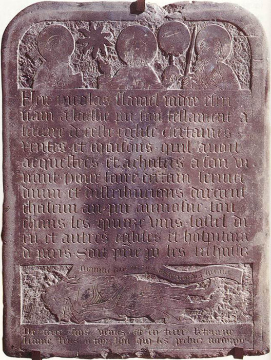 Могильный камень Николя Фламеля. Париж, 1418 год. | Фото: commons.wikimedia.org.