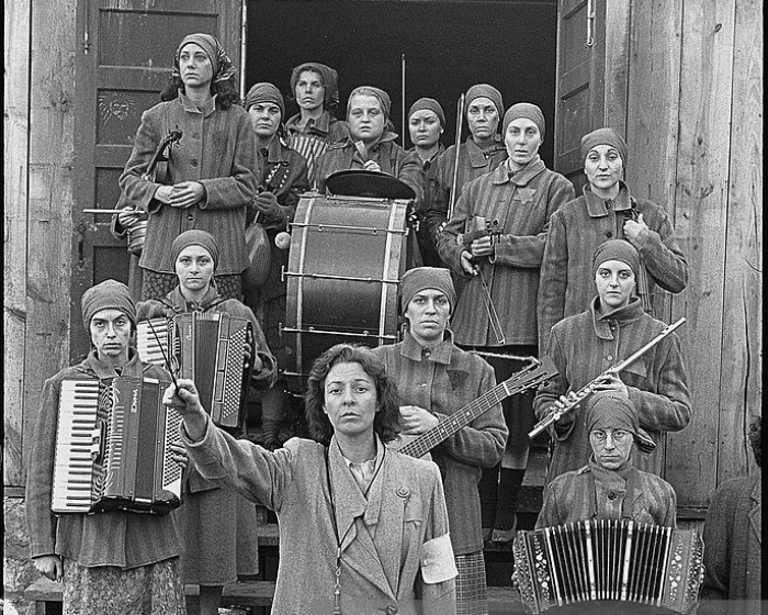 Женский оркестр концлагеря Освенцим. | Фото: gettyimages.com.