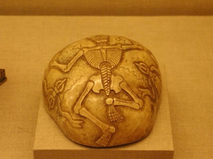 Габала – резная ритуальная чаша из человеческого черепа. | Фото: commons.wikimedia.org.