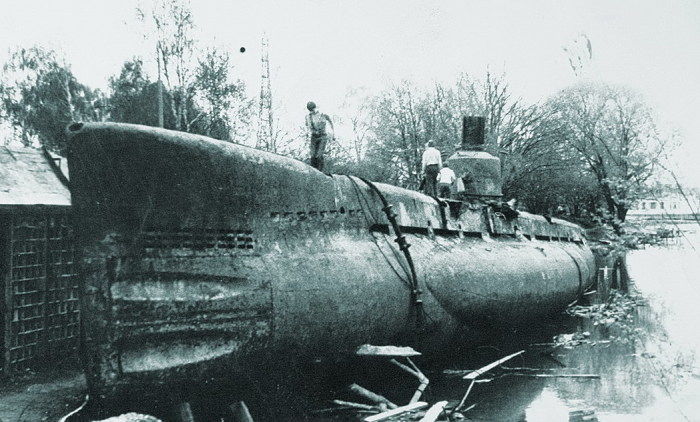 Подводная лодка проекта 615 в Химкинском водохранилище. | Фото: forums.airbase.ru.