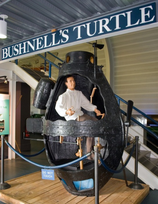 Полноразмерный макет «Черепахи» Бушнелла в Музее подводных сил ВМС США. | Фото: en.wikipedia.org.