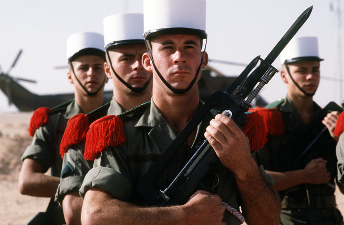 Почетный караул 2-го пехотного иностранного полка. | Фото: en.wikipedia.org.