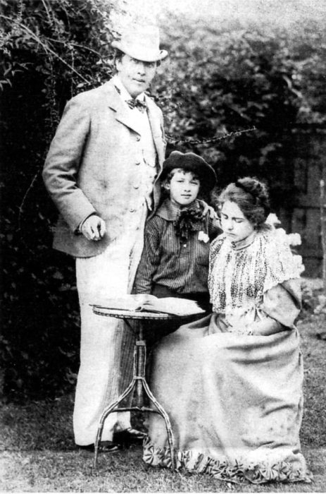 Оскар, Констанц и Сирил Уайльд, лето 1892 года. | Фото: commons.wikimedia.org.