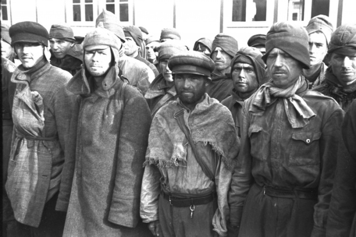 Советские военнопленные в концентрационном лагере Маутхаузен, 1941 год. | Фото: waralbum.ru.