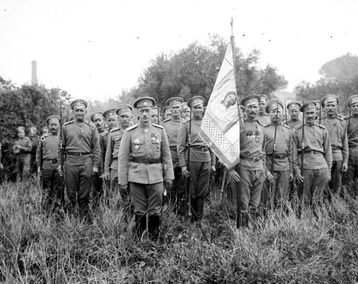 Генерал Лохвицкий во главе 1-й пехотной бригады во Франции. | Фото: humus.livejournal.com.