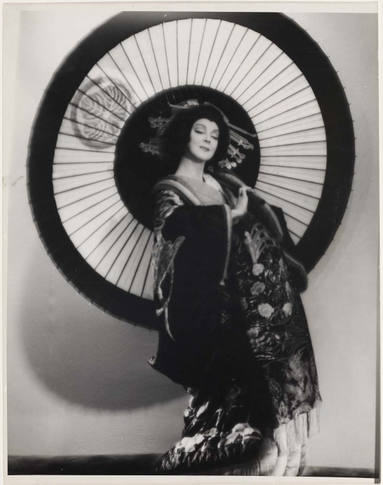 Рут Сен-Дени в японском костюме. 1920-е годы.