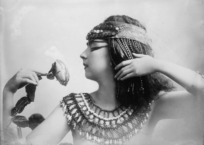 Рут Сен-Дени в роли Клеопатры, начало 1900-х гг.