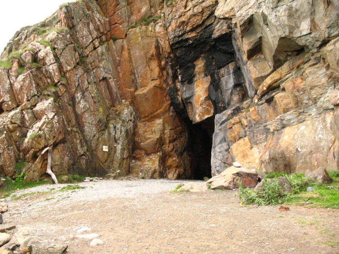 Современная фотография пещеры людоедов. | Фото: clan.com.