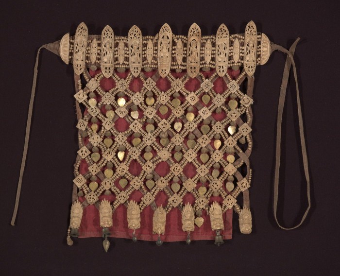 Тибетский ритуальный фартук из человеческих костей, XIX вв. | Фото: imamuseum.org.