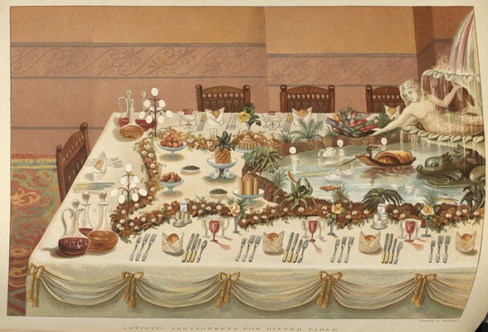 Художественная сервировка обеденного стола, с гирляндами цветов и фонтаном. | Фото: nyamcenterforhistory.org.