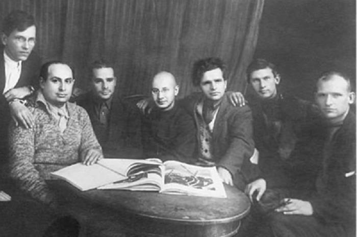Члены Секретариата РАПП. Слева направо: М. В. Лузгин, Б. Иллеш, В. М. Киршон, Л. Авербах, Ф. И. Панферов, А. А. Фадеев, И. Макарьев