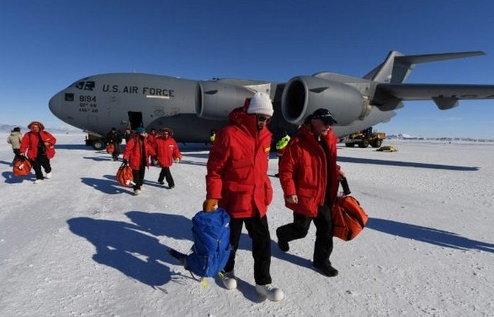 Необычное путешествие в Антарктиду Джона Керри.