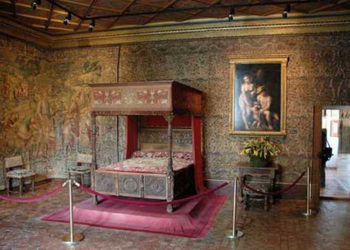 Роскошная спальня в замке Шенонсо./ Фото: travelexp.me