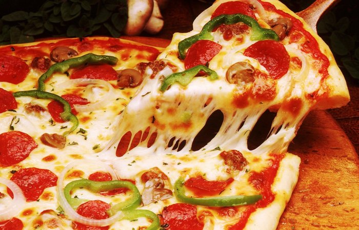 Крутая итальянская пицца.