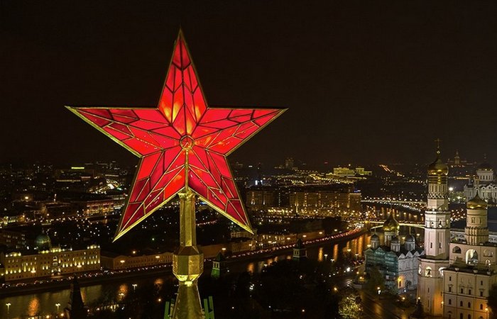 Завораживающие великолепие Кремлевской звезды./ Фото:  stihi.ru