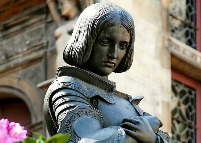 Памятник Орлеанской деве./ фото: kaknebolet.ru