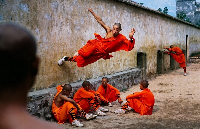 Тренировка шаолиньских монахов.
