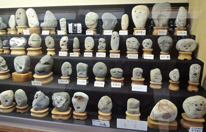 Выставочный экспонат: «Каменные лица».