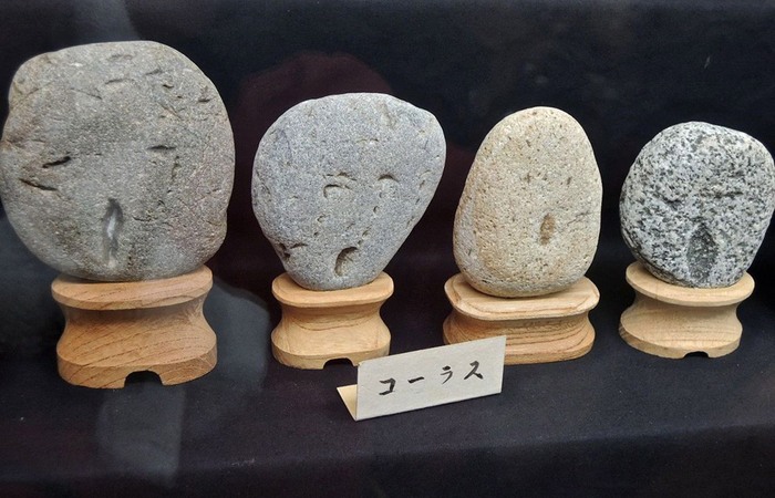 Необычный выставочный экспонат: «Каменные лица».