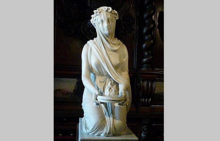 Римская статуя «Весталка в вуали».