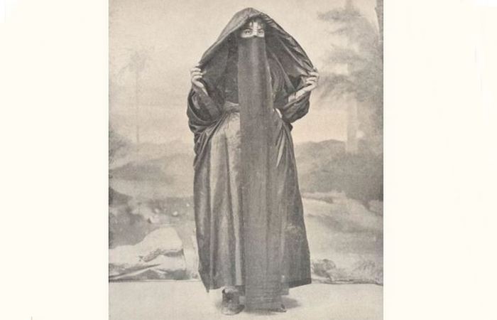 Коптская христианка в вуале, 1918 год.